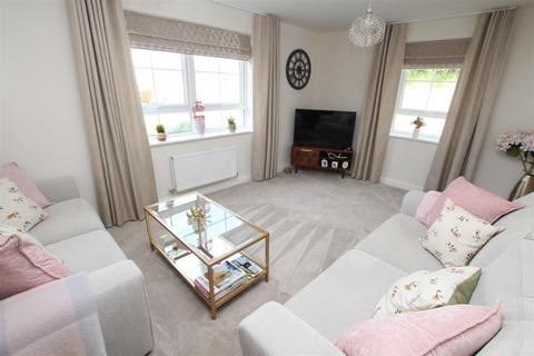 3 bedroom detached house for sale, Greenway View, Cleckheaton