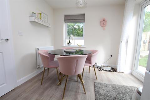 3 bedroom detached house for sale, Greenway View, Cleckheaton
