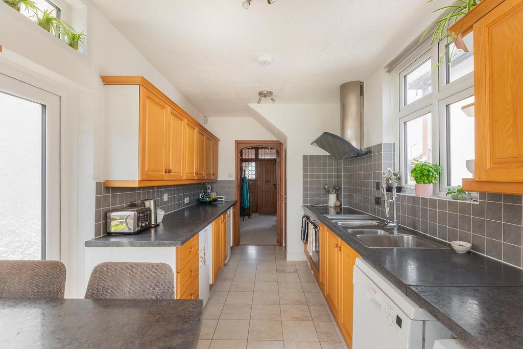 1 H0 V8 HE - Kitchen A.jpg