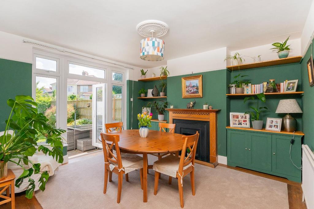 1 H0 V8 HE - Dining Room C.jpg