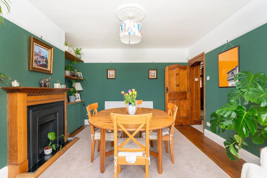 1 H0 V8 HE - Dining Room A.jpg