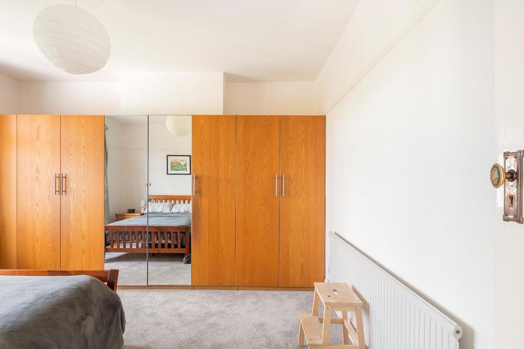 1 H0 V8 HE - Bedroom D.jpg