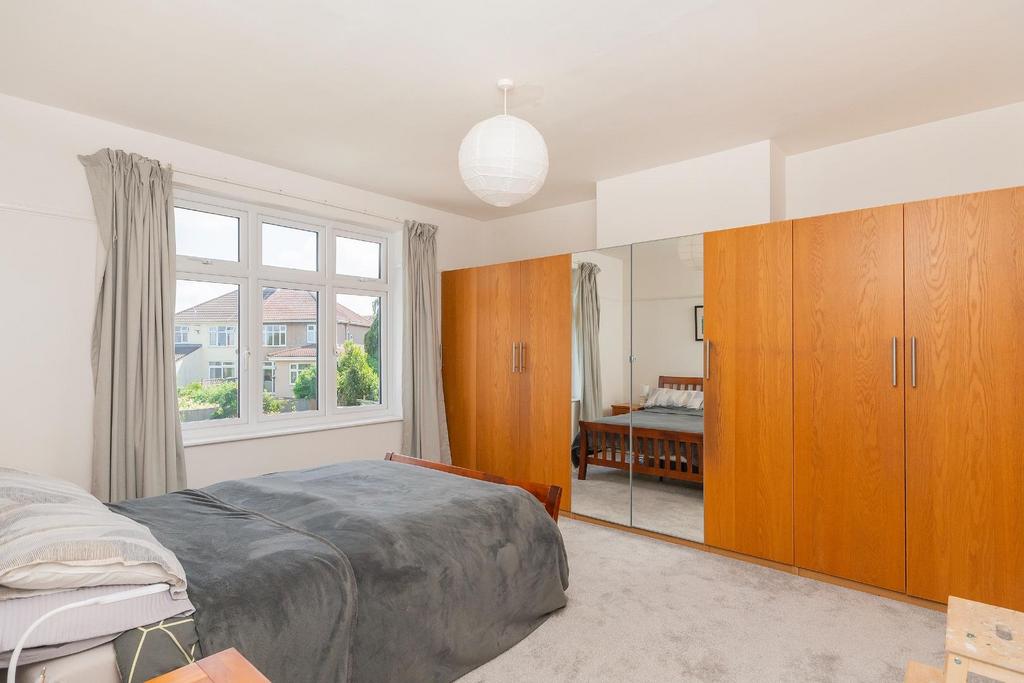 1 H0 V8 HE - Bedroom C.jpg
