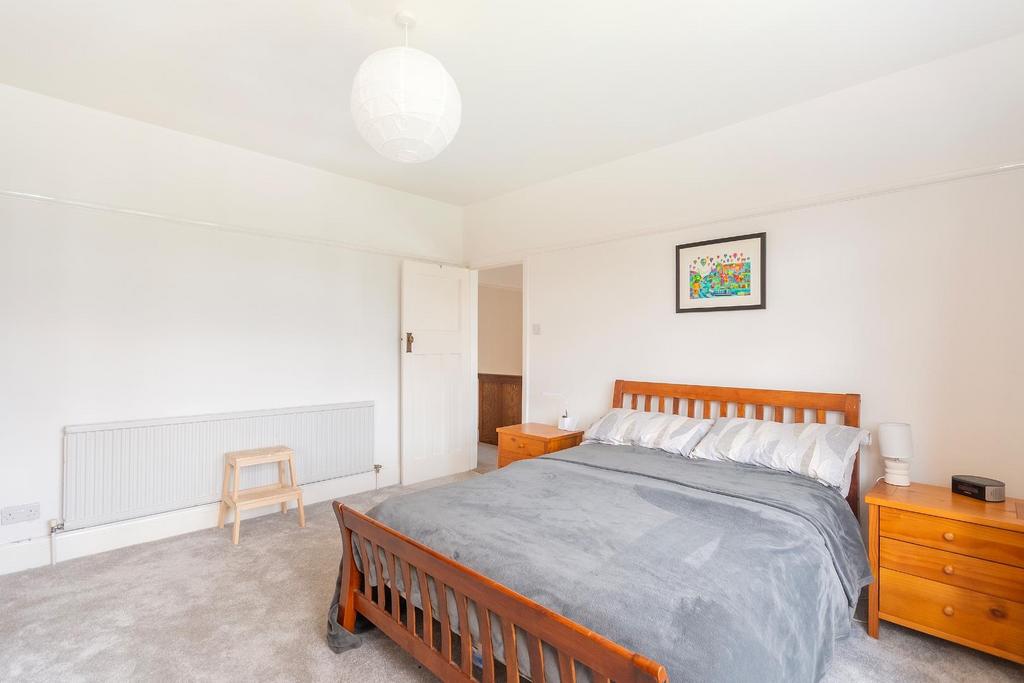 1 H0 V8 HE - Bedroom A.jpg