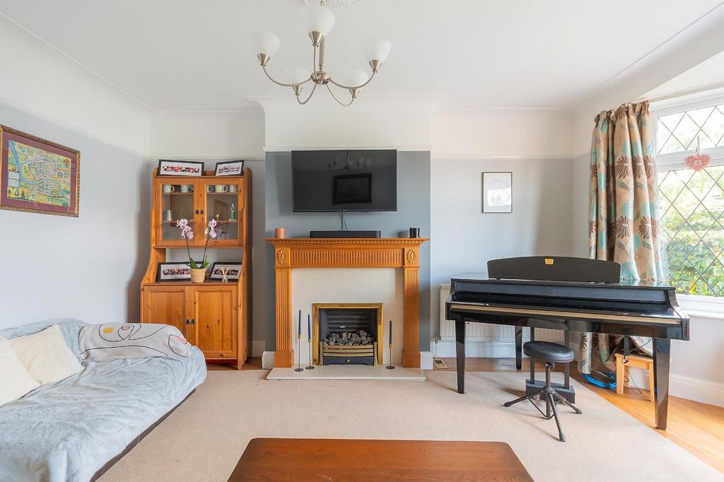 1 H0 V8 HE - Living Room A.jpg