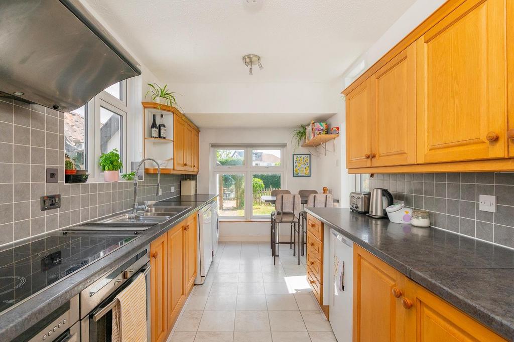 1 H0 V8 HE - Kitchen C.jpg