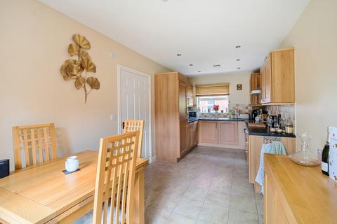 44 Hart Close, Royal Wootton Bassett, Swindon, SN4 7FN