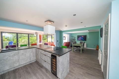 4 bedroom detached house for sale, Chester Road