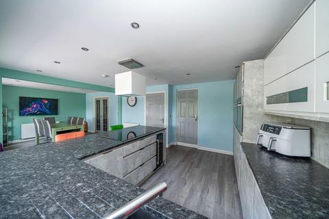 4 bedroom detached house for sale, Chester Road