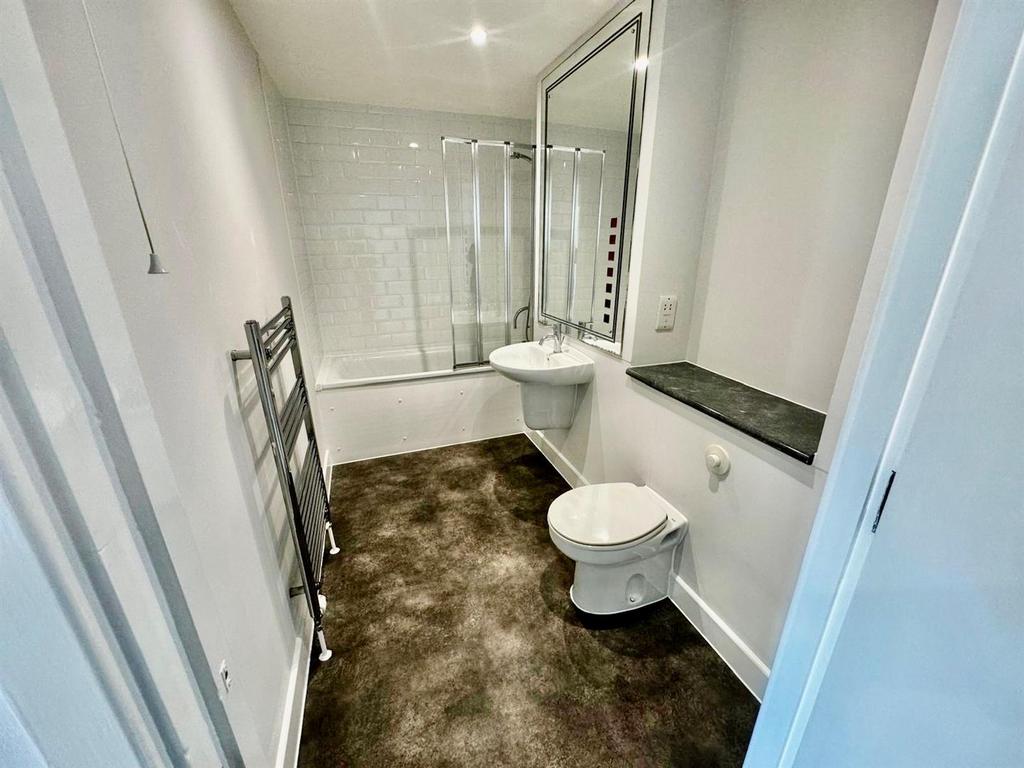 Bathroom - 1.jpg