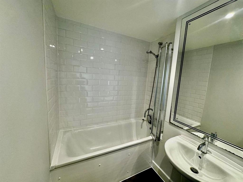 Bathroom - 3.jpg