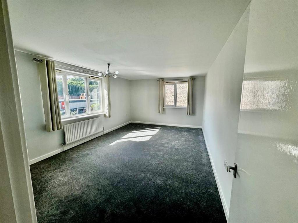 Main bedroom - 4.jpg