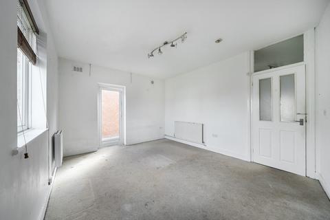 undefined, High Street, Newport Pagnell