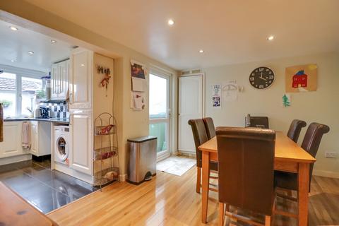 3 bedroom semi-detached house for sale, Oak Road, Woolston