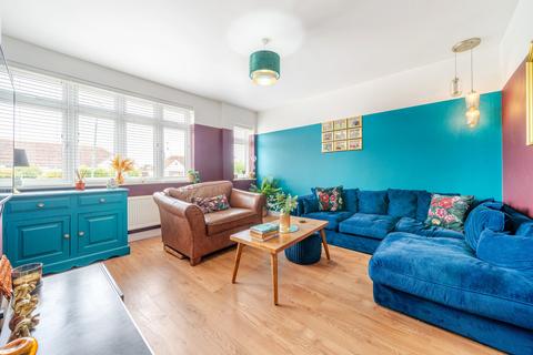 17 Oakdene Avenue, Erith, DA8 1EJ