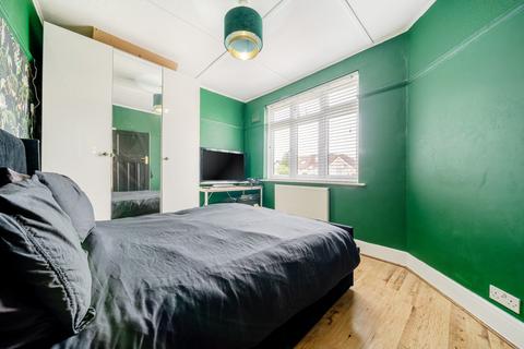 17 Oakdene Avenue, Erith, DA8 1EJ