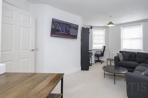 2 bedroom flat for sale, Kingsnorth Gardens, Folkestone, CT20