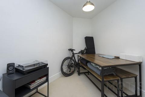 2 bedroom flat for sale, Kingsnorth Gardens, Folkestone, CT20