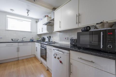2 bedroom flat for sale, Kingsnorth Gardens, Folkestone, CT20