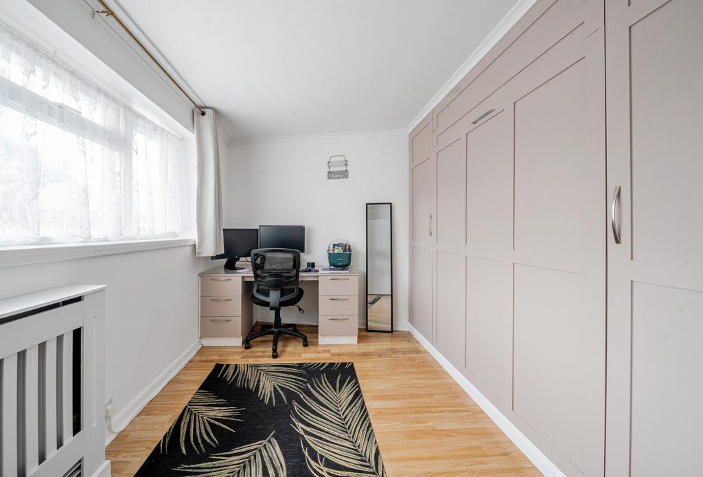 1298804-10-682db4...