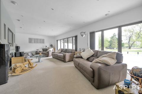 The Willows The Warren, Caversham, Reading, RG4 7TQ