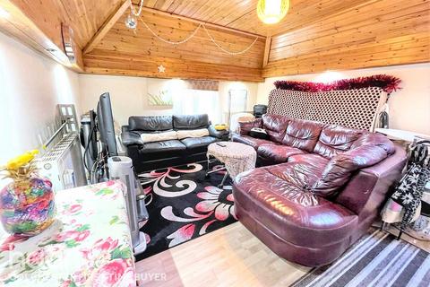2 bedroom maisonette for sale, Church Walk, Colchester
