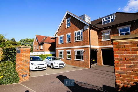 2 bedroom duplex to rent, Manor Road, Chigwell IG7