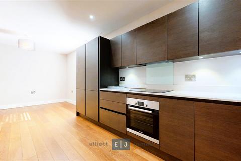 2 bedroom duplex to rent, Manor Road, Chigwell IG7