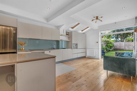 4 bedroom house for sale, Farquhar Road, London
