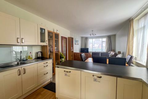 2 bedroom bungalow for sale, Gloucester Road, Patchway, South Gloucestershire, BS34