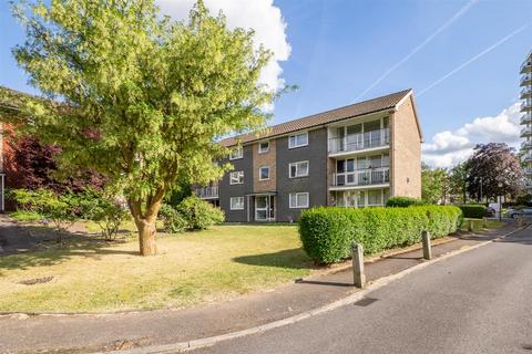 10 Basinghall Gardens, Sutton, SM2 6AW