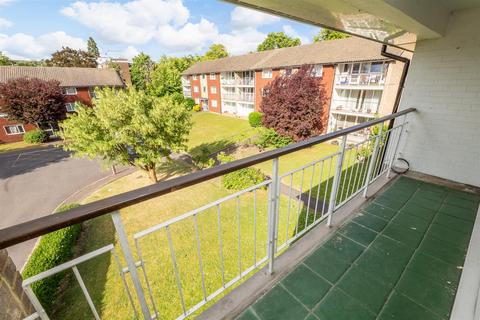 10 Basinghall Gardens, Sutton, SM2 6AW