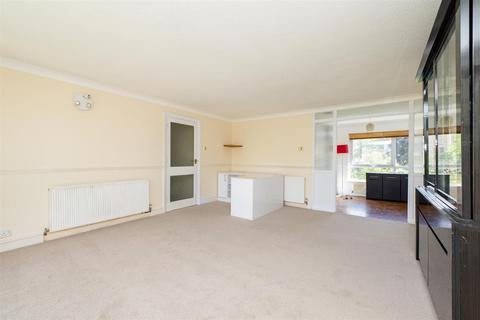 10 Basinghall Gardens, Sutton, SM2 6AW