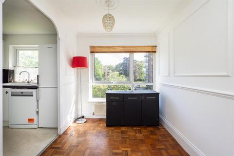 10 Basinghall Gardens, Sutton, SM2 6AW
