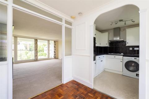10 Basinghall Gardens, Sutton, SM2 6AW