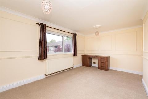 10 Basinghall Gardens, Sutton, SM2 6AW