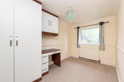 10 Basinghall Gardens, Sutton, SM2 6AW