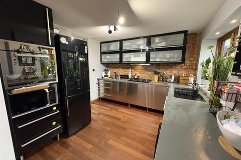 19 Arnull Crescent, Daventry, NN11 9AZ