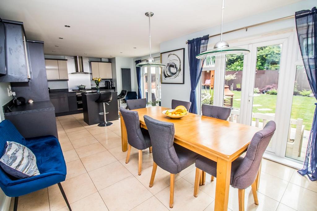 Dining/Kitchen.