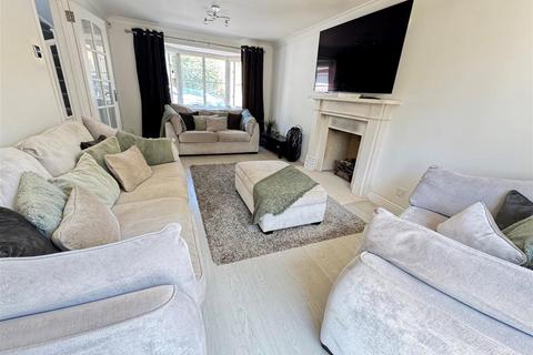 undefined, Rowan Close, Rayleigh