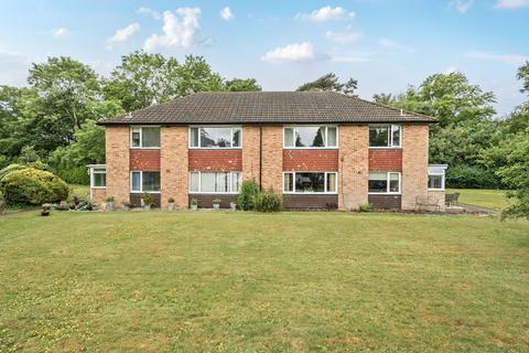 21 Furrows Place, Caterham, CR3 5EH