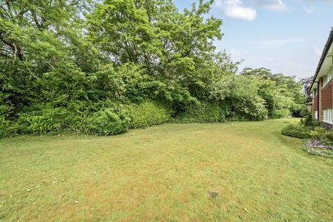 21 Furrows Place, Caterham, CR3 5EH
