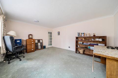 21 Furrows Place, Caterham, CR3 5EH