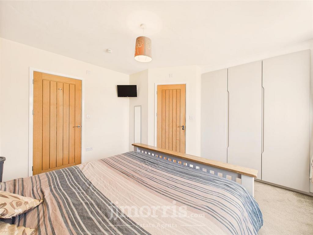 CAM05297 G0-PR0048-STILL021.jpg