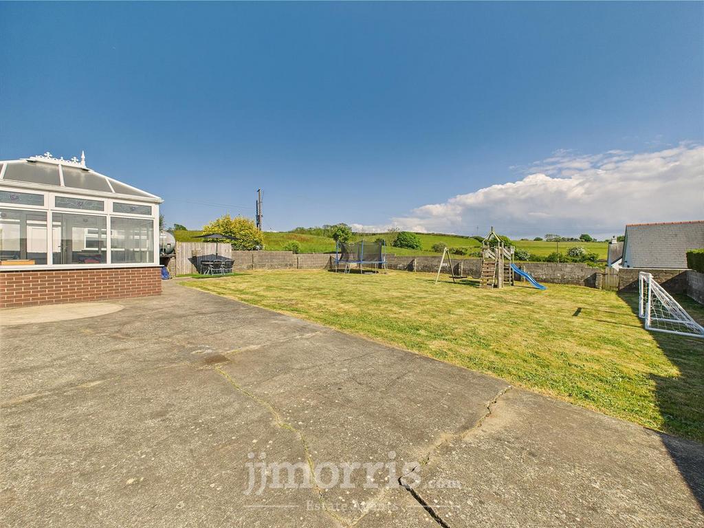 CAM05297 G0-PR0048-STILL034.jpg