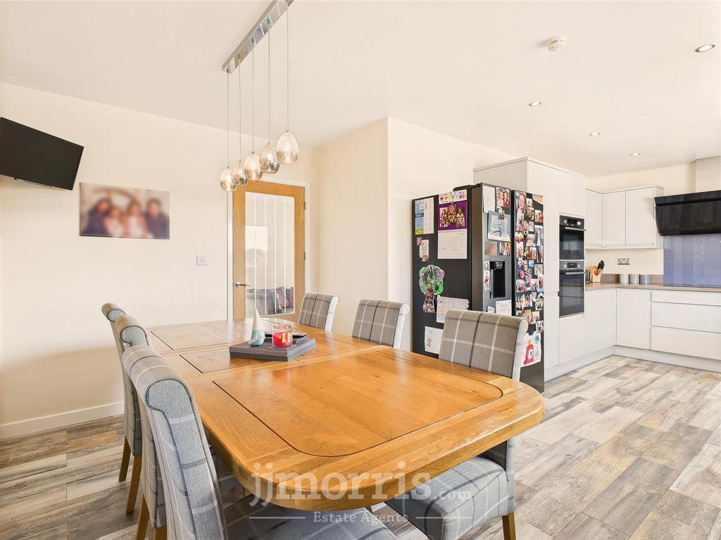 CAM05297 G0-PR0048-STILL001.jpg