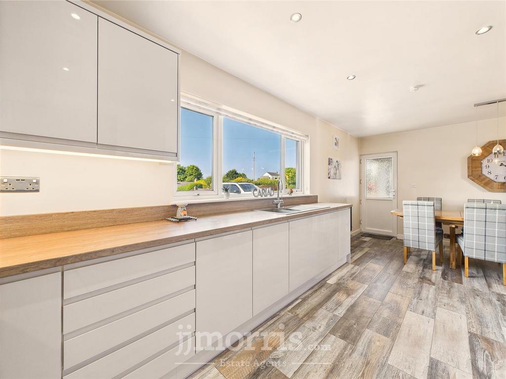 CAM05297 G0-PR0048-STILL017.jpg