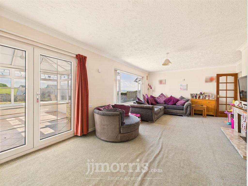 CAM05297 G0-PR0048-STILL008.jpg