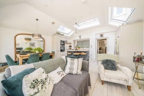 101 Victor Road, Teddington, TW11 8SS
