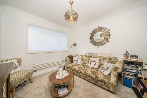 101 Victor Road, Teddington, TW11 8SS
